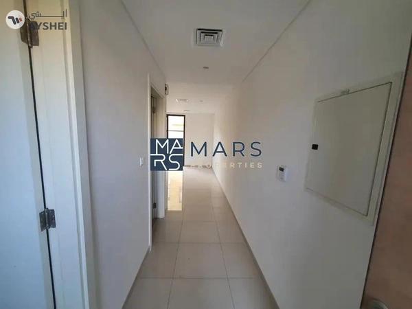 Elegant Corner 3-Bedroom Townhouse for Rent – Great Location!"