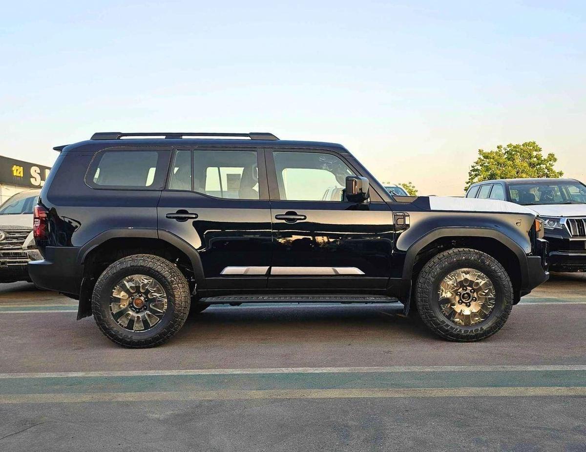 Toyota Prado PLATINUM | 2.8L V4 DIESEL | TOP VARIANT | 360* CAMERA | DIFF LOCK | SUNROOF | HEADUP DISPLAY-6-6