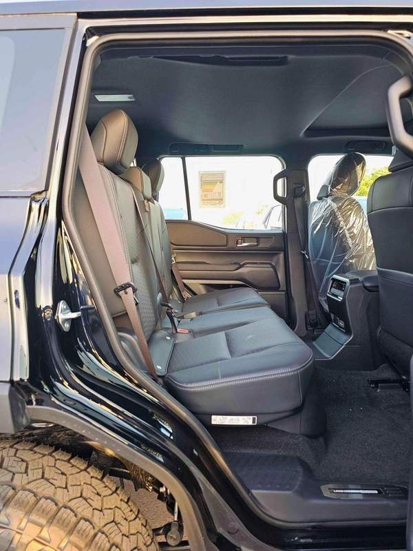 Toyota Prado PLATINUM | 2.8L V4 DIESEL | TOP VARIANT | 360* CAMERA | DIFF LOCK | SUNROOF | HEADUP DISPLAY