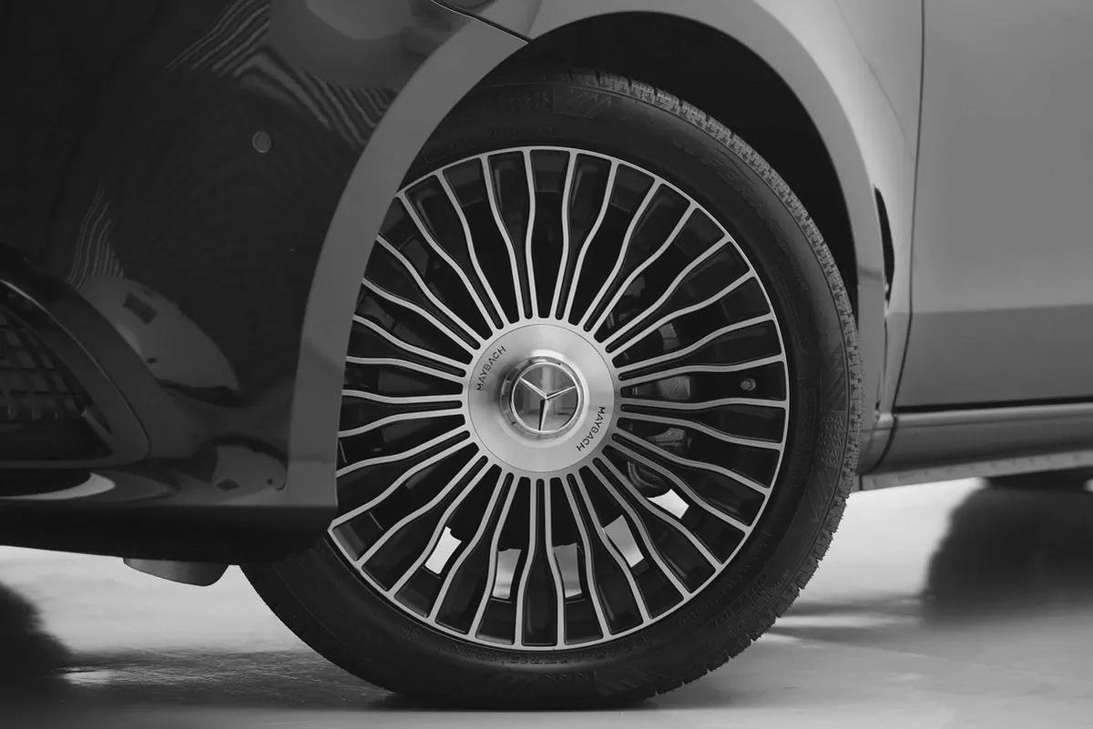 2025 MERCEDES BENZ MAYBACH V300 WITH WARRANTY-18-18