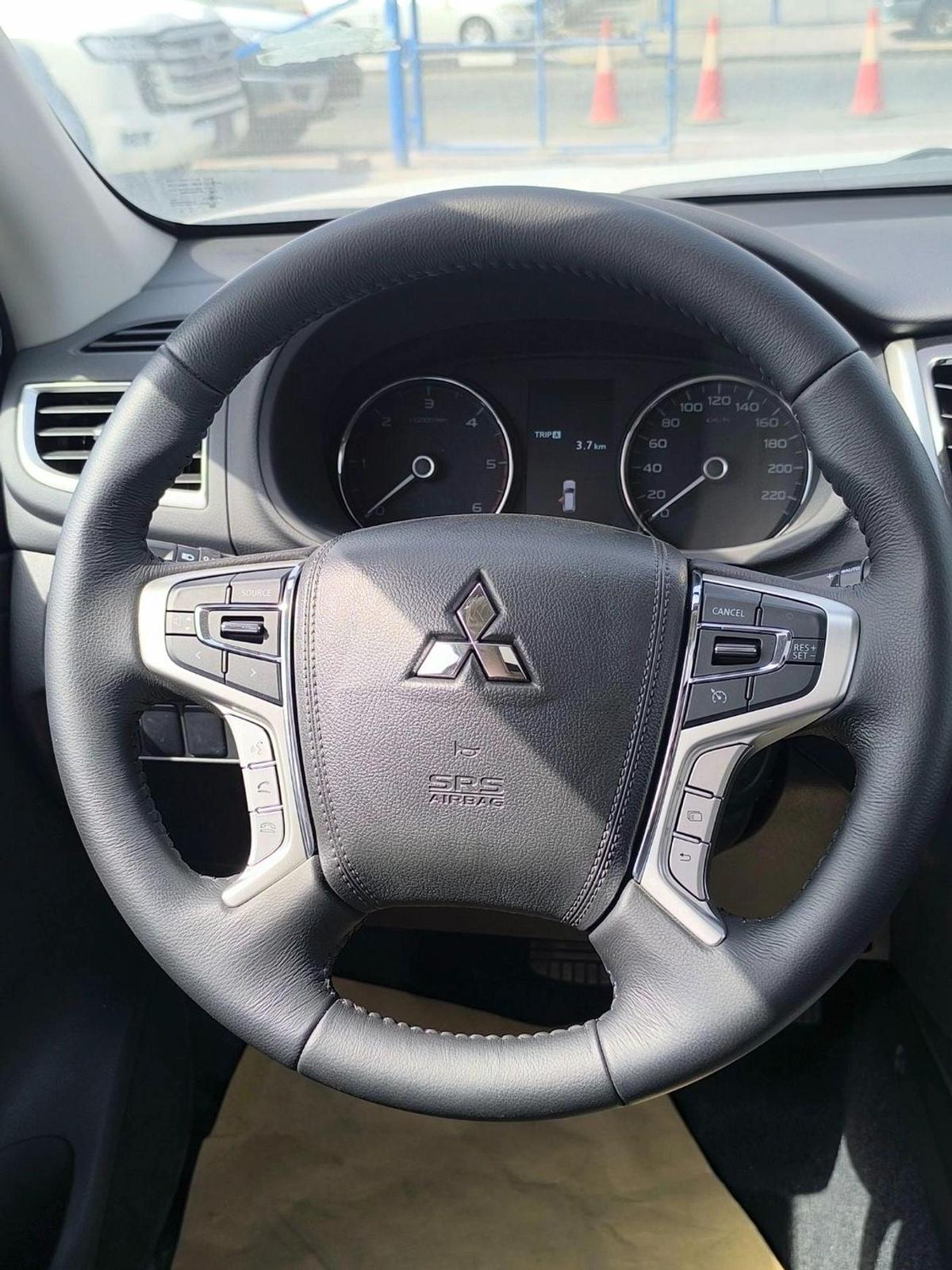 Mitsubishi Montero Sport MONTERO SPORT 2.5L 4WD DIESEL-7-7