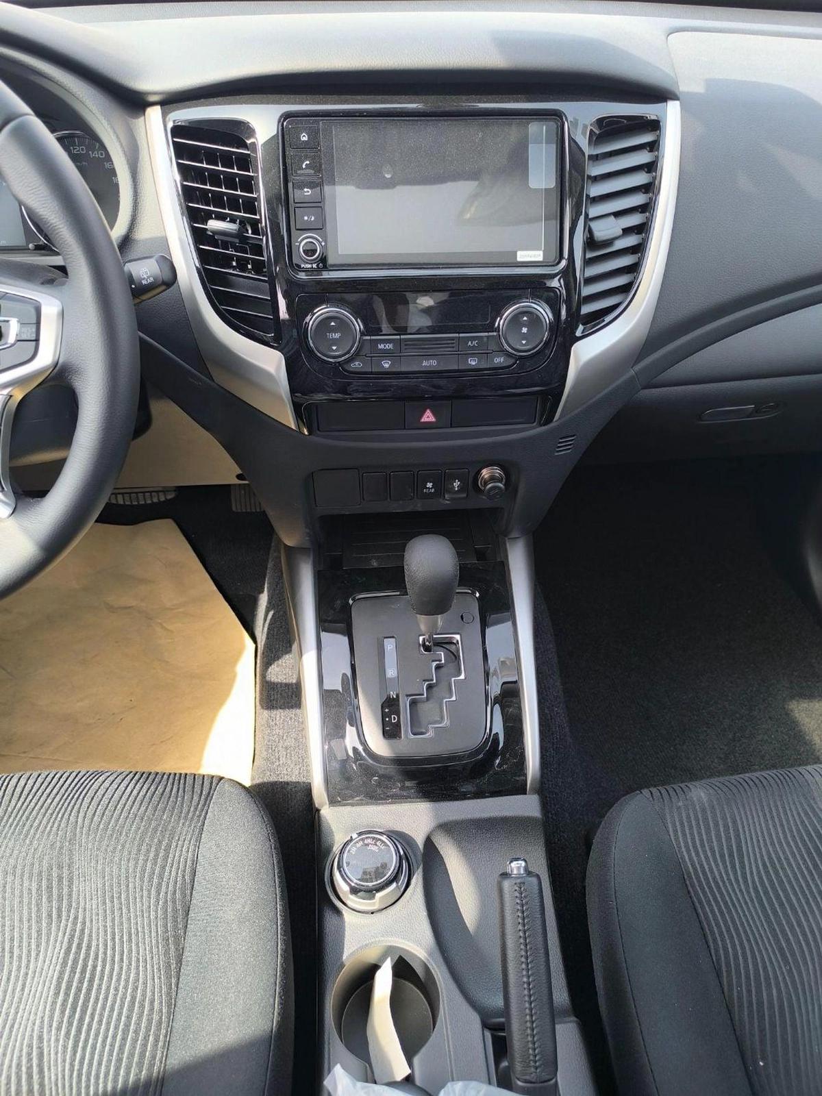 Mitsubishi Montero Sport MONTERO SPORT 2.5L 4WD DIESEL-9-9