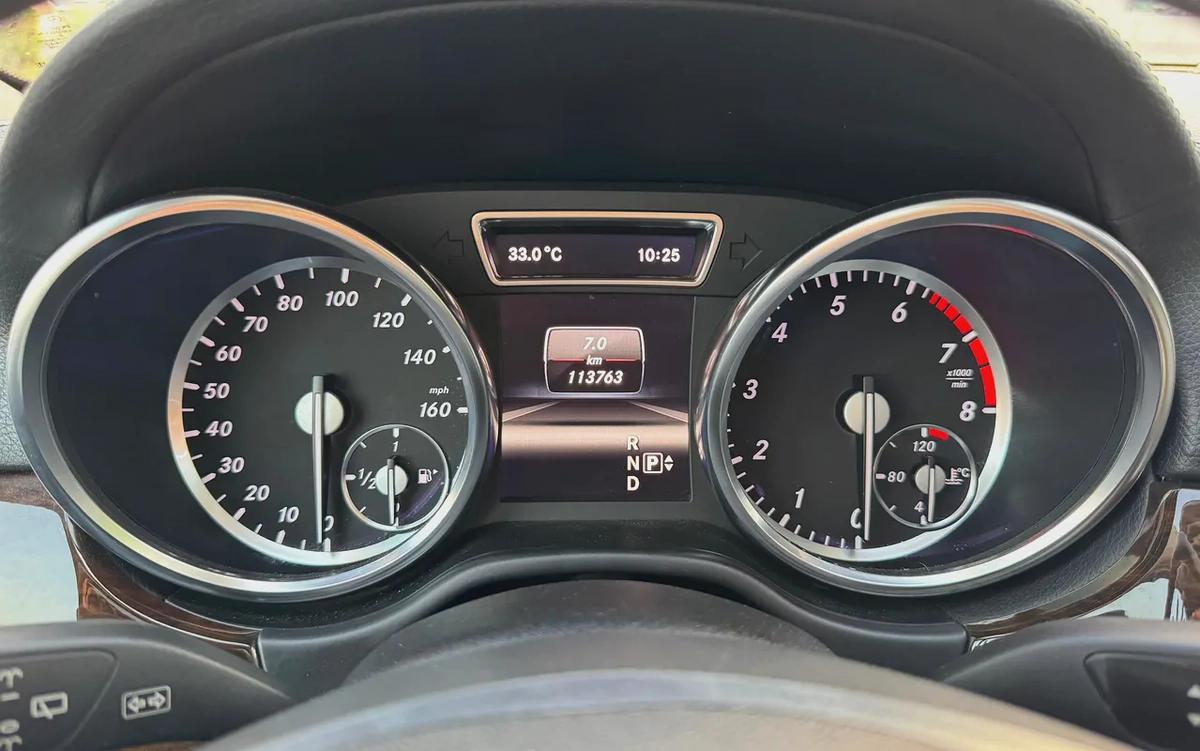 MERCEDES BENZ GL450 V8 NEAT AND CLEAN CAR FRESH IMPORTED FROM JAPAN-15-15
