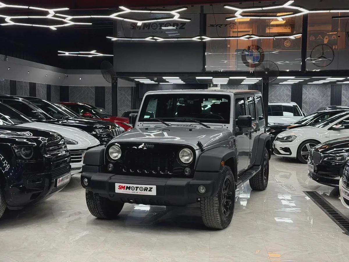 1 Owner | Apple CarPlay + Rev Camera | Original Paint | Full Service History | GCC Specs-3-3