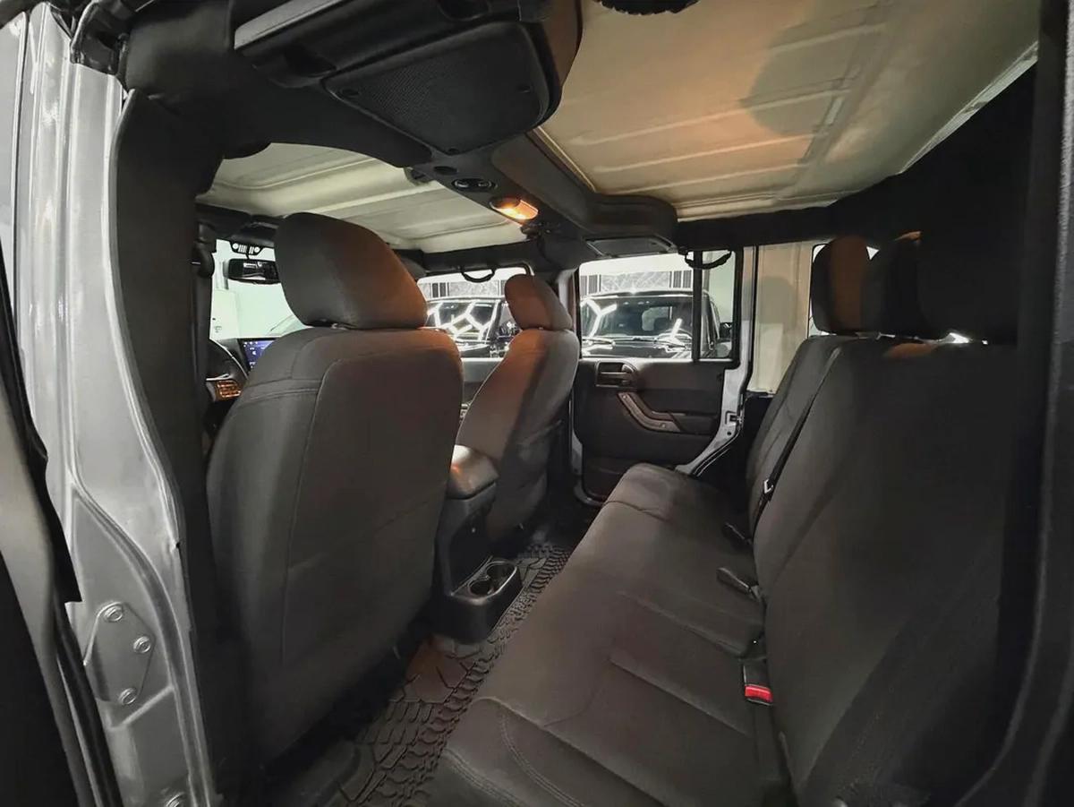 1 Owner | Apple CarPlay + Rev Camera | Original Paint | Full Service History | GCC Specs-12-12