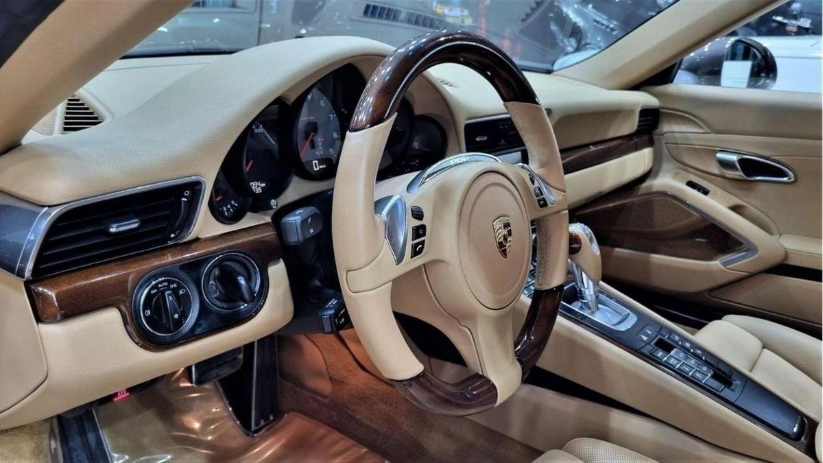 Porsche 911 Carrera 4S 3.8L Coupe-8-8