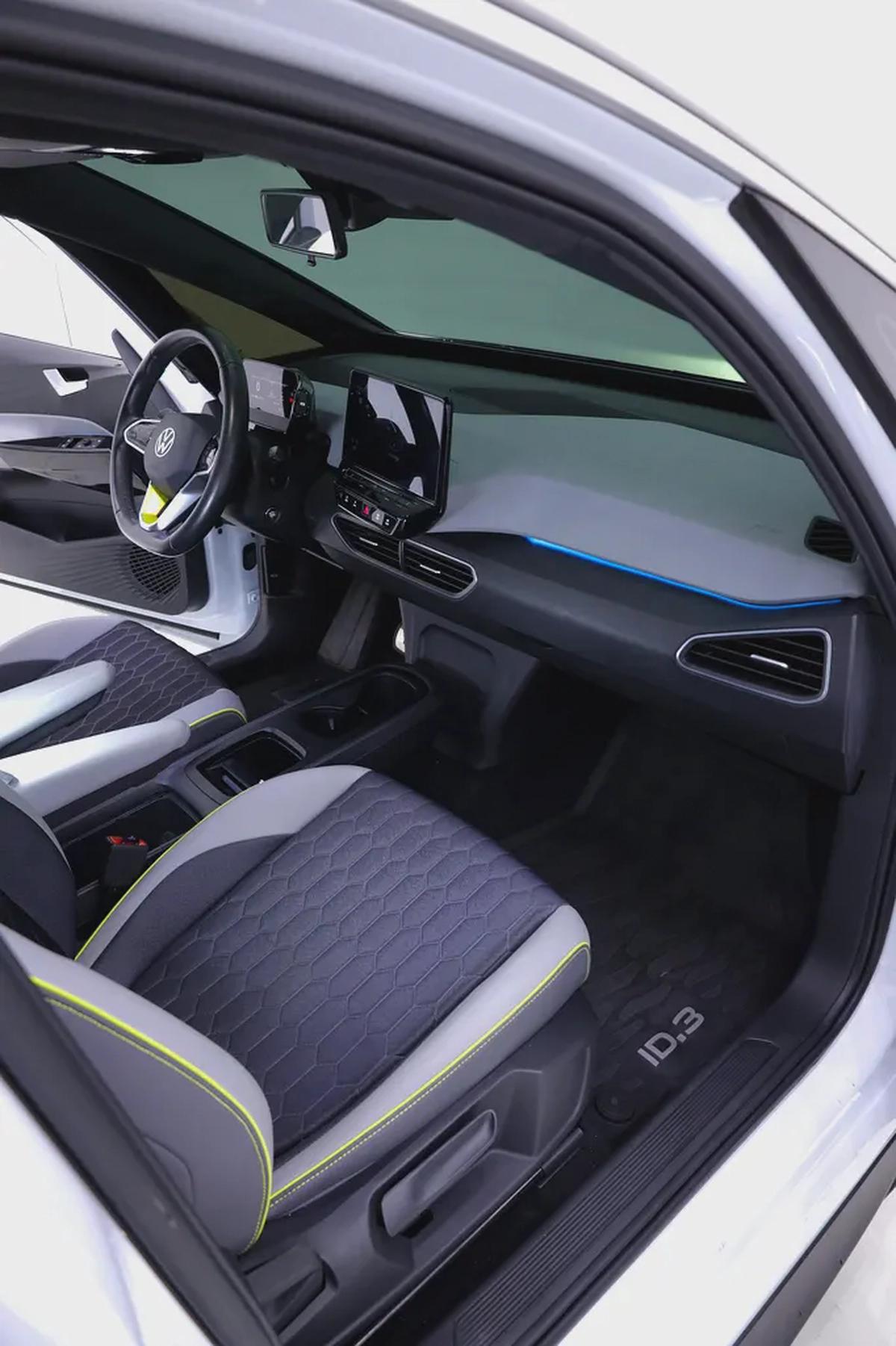 VOLKSWAGEN ID.3 PRO FULLY LOADED + PANORAMIC ROOF-10-10