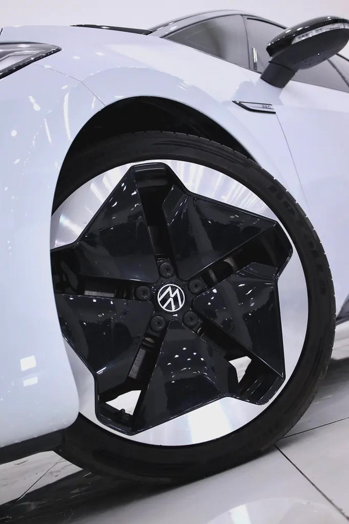 VOLKSWAGEN ID.3 PRO FULLY LOADED + PANORAMIC ROOF-18-18