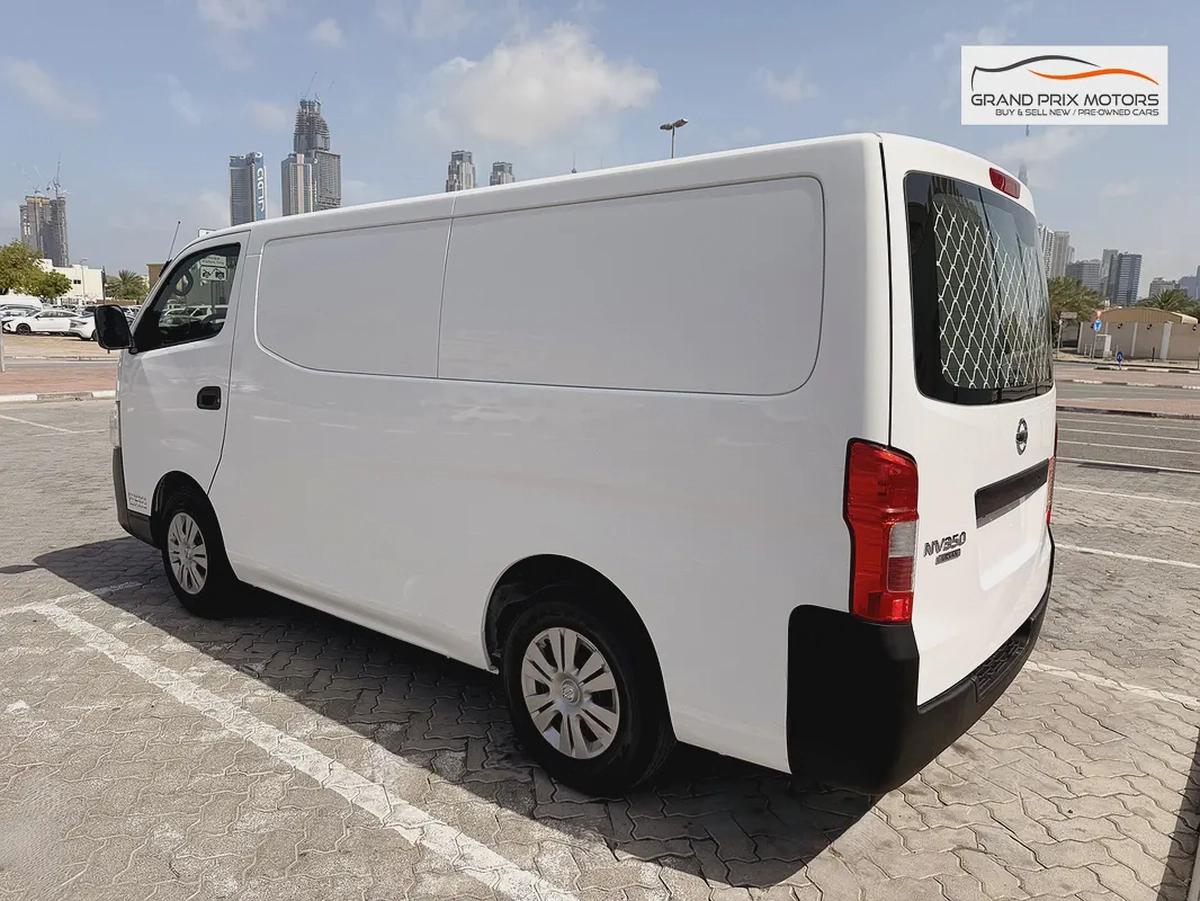 Nissan Urvan NV350 3 Seater AUTOMATIC 2022 Model GCC Specs With Service History In Perfect Condition-5-5