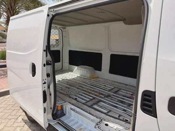 Nissan Urvan NV350 3 Seater AUTOMATIC 2022 Model GCC Specs With Service History In Perfect Condition