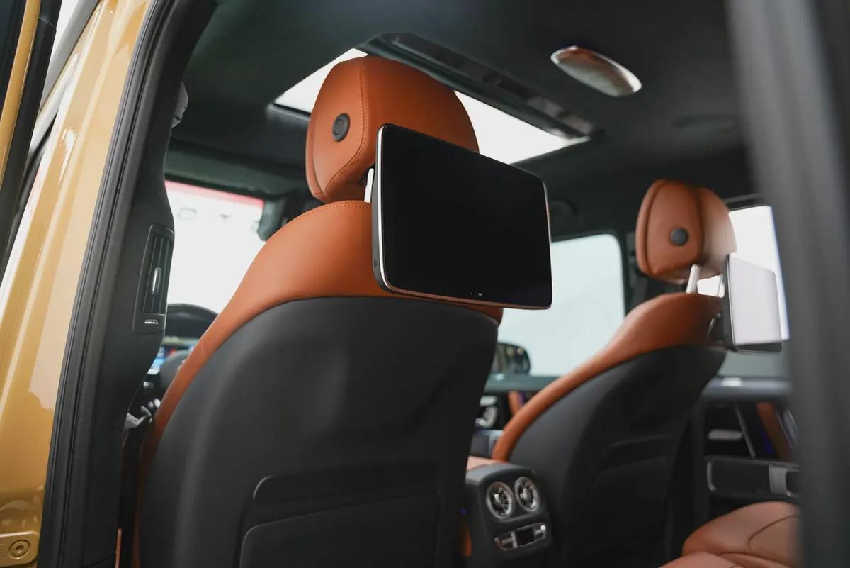 2025 MERCEDES BENZ AMG G63 WITH WARRANTY AND SERVICE CONTRACT-15-15