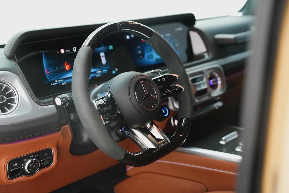 2025 MERCEDES BENZ AMG G63 WITH WARRANTY AND SERVICE CONTRACT-18-18