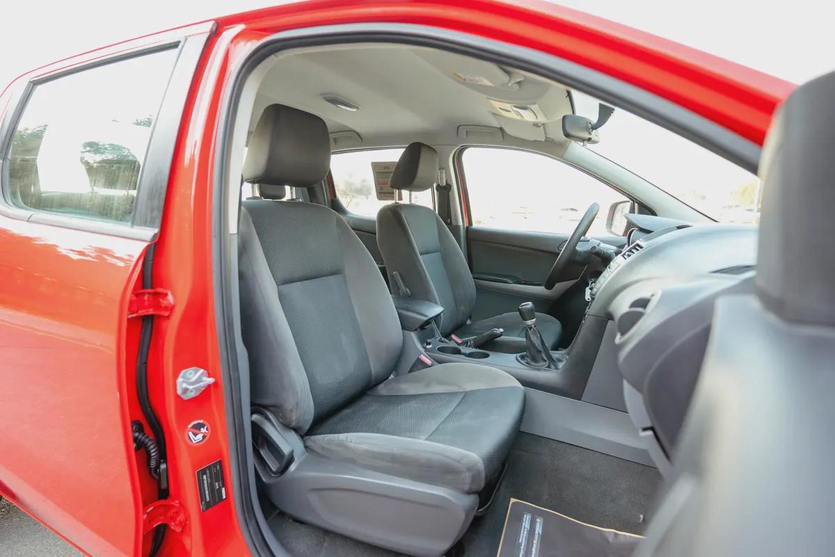 Mazda BT-50 | Double Cabin 4X2 | Manual | GCC Specs | Ref#M99655-10-10