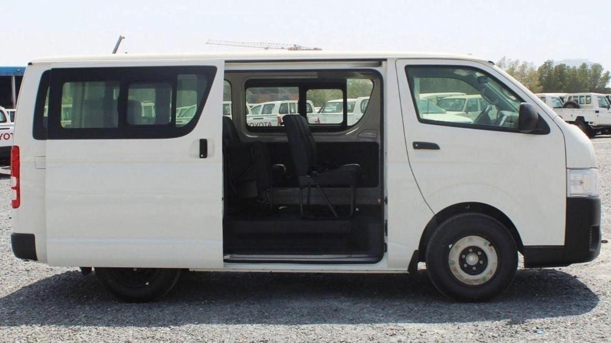 Toyota Hiace Toyota Hiace 2.5L Bus 15-Seats A/C-5-5