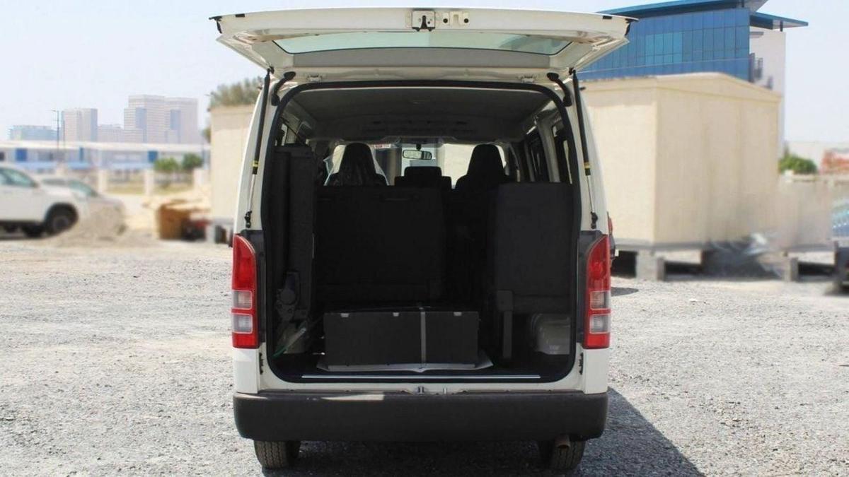 Toyota Hiace Toyota Hiace 2.5L Bus 15-Seats A/C-8-8