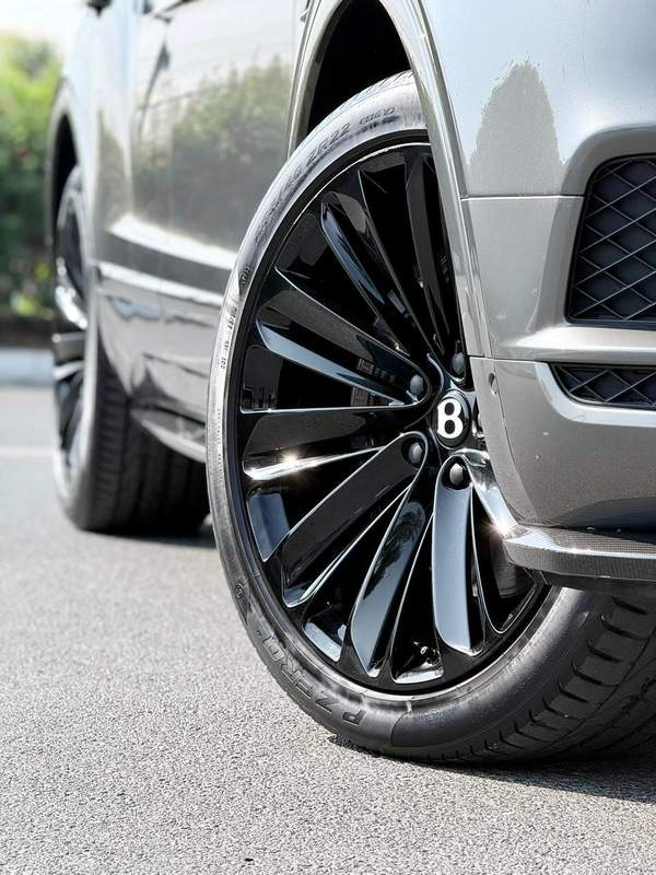 BENTLEY BENTAYGA W12 SPEED | GCC SPECS | CARBON FIBRE EDITION | YEAR: 2020 | KMS: 53,000 KMS | FULL-SERVICE HISTORY WITH AGENCY AND UNDER WARRANTY