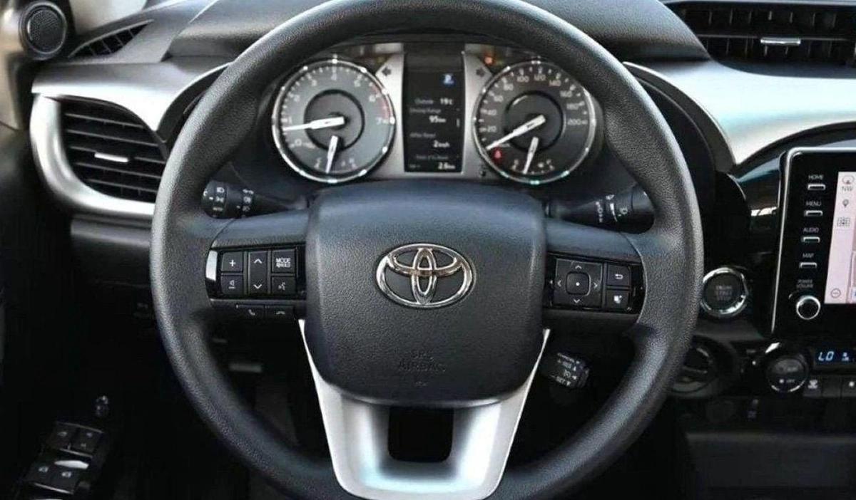 Toyota Hilux HILUX SR5 4.0LM V6 PETROL-6-6