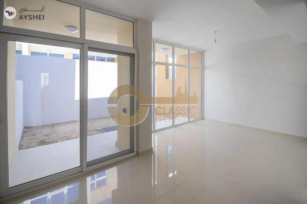 Modern 3 Bed Villa |Open Kitchen | Well Maintained-9-9