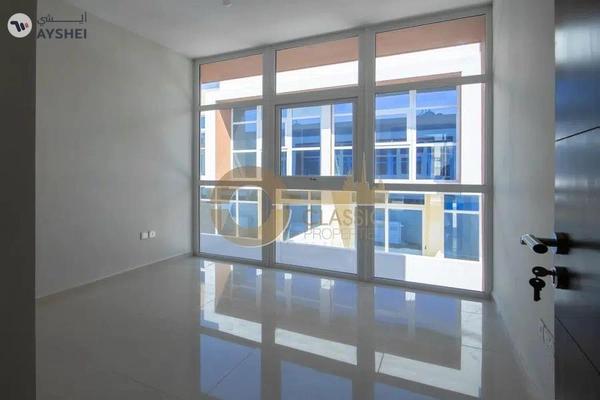 Modern 3 Bed Villa |Open Kitchen | Well Maintained