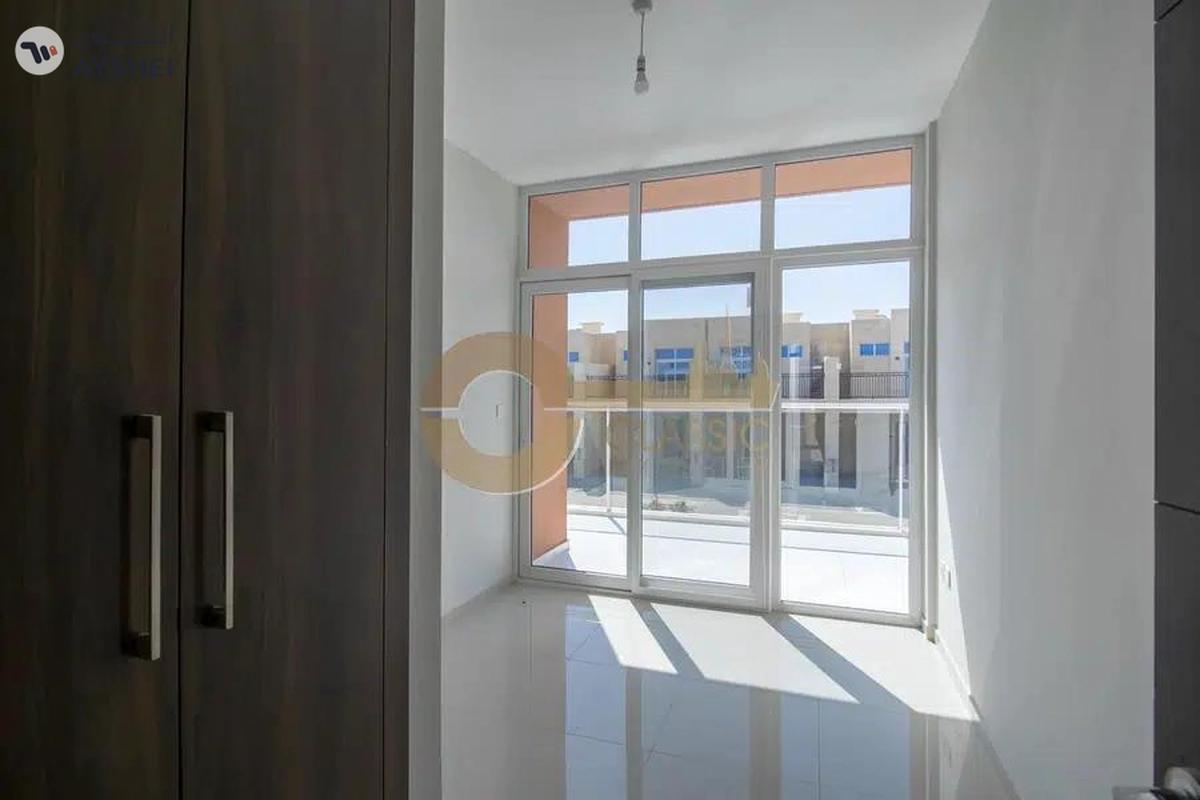 Modern 3 Bed Villa |Open Kitchen | Well Maintained-0-0