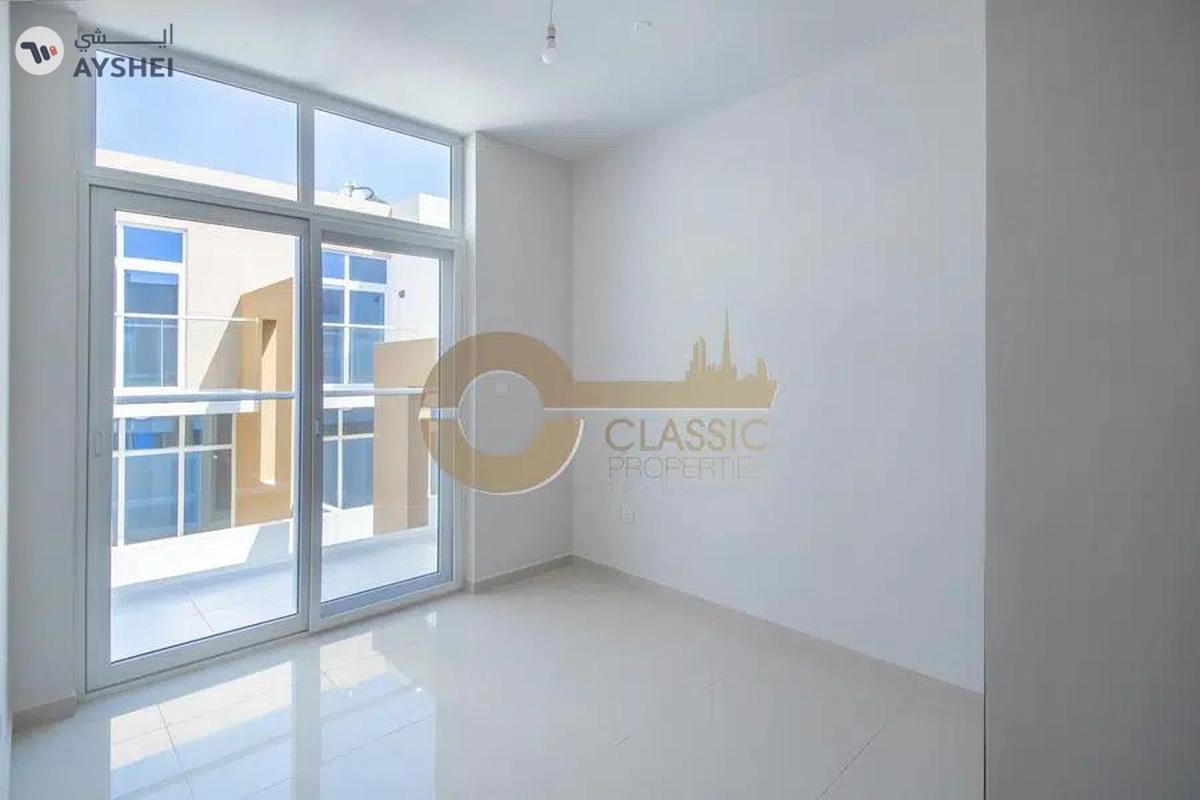 Modern 3 Bed Villa |Open Kitchen | Well Maintained-1-1