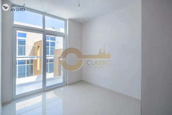 Modern 3 Bed Villa |Open Kitchen | Well Maintained