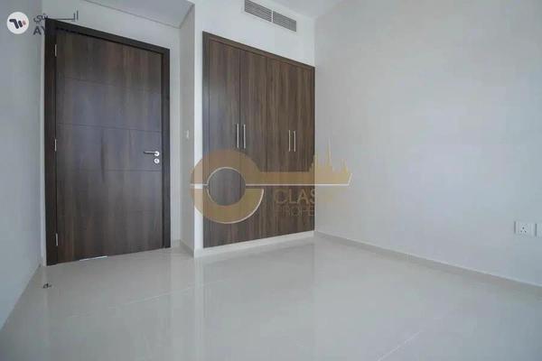 Modern 3 Bed Villa |Open Kitchen | Well Maintained