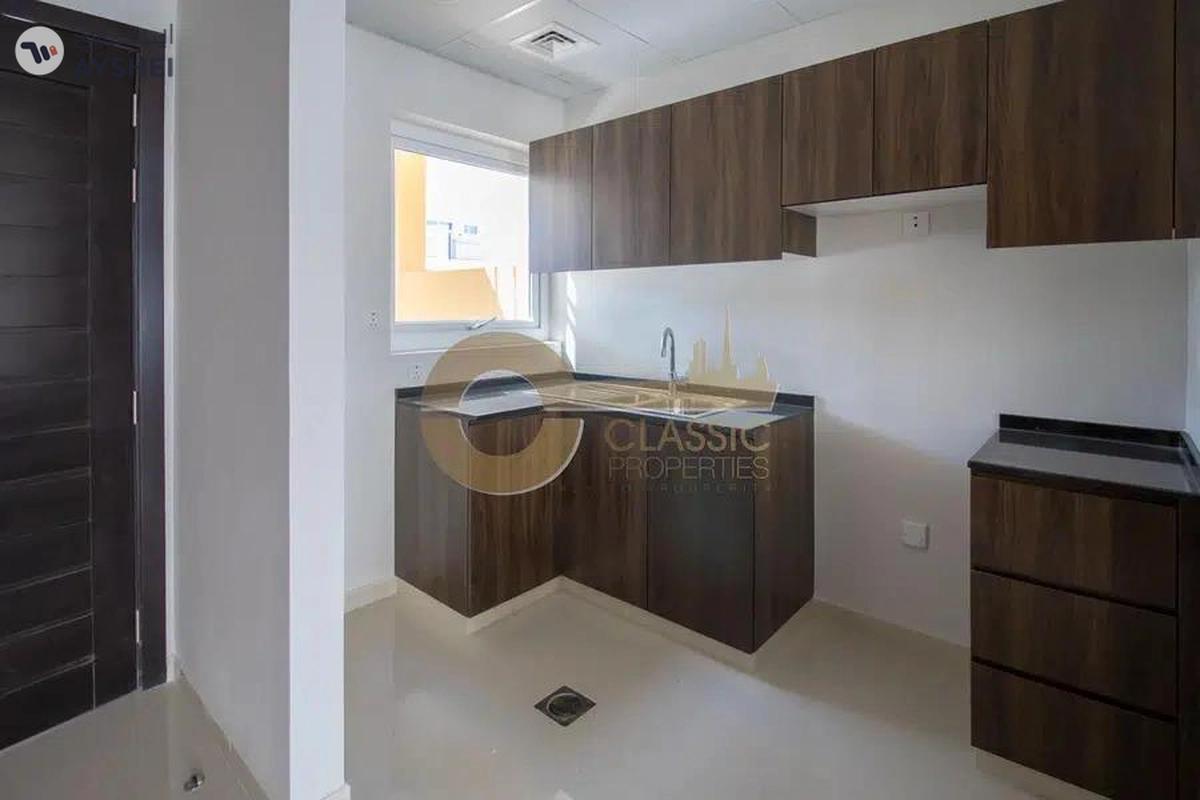 Modern 3 Bed Villa |Open Kitchen | Well Maintained-7-7