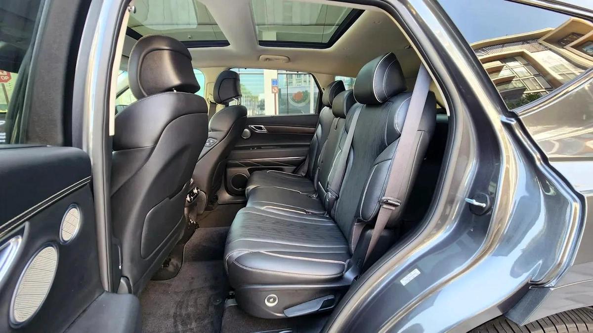 2021- Genesis GV 80 -AWD-Full option -Excellent Condition-3-3