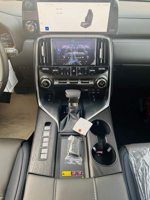 LEXUS LX600 SIGNATURE 2025 | 3.5L | ZERO KM | GCC | FULL OPTIONS