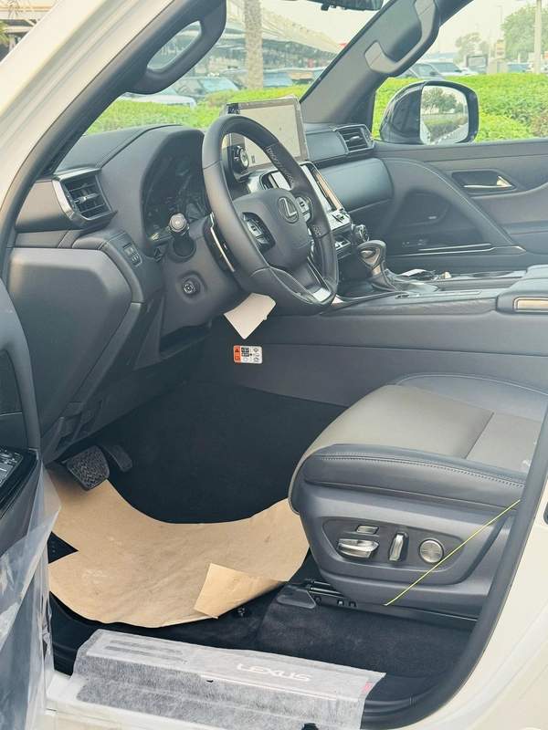 LEXUS LX600 SIGNATURE 2025 | 3.5L | ZERO KM | GCC | FULL OPTIONS