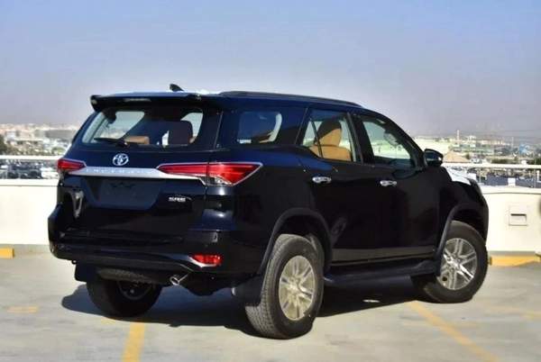 Toyota Fortuner SR5 2.7L V4 PTR 7SET