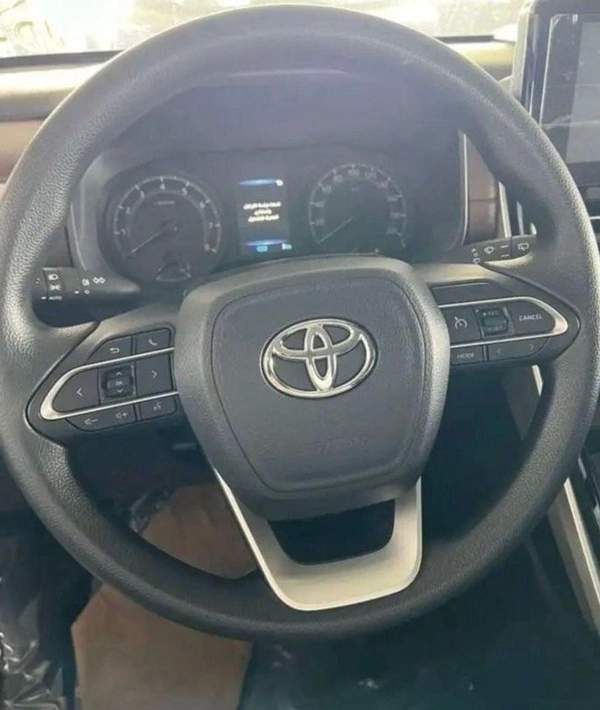 Toyota Innova 2024 TOYOTA INNOVA 2.0L MINIVAN 5 DOORS PETROL AUTOMATIC ZERO KM 2000 cc