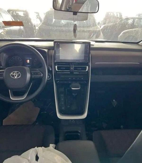 Toyota Innova 2024 TOYOTA INNOVA 2.0L MINIVAN 5 DOORS PETROL AUTOMATIC ZERO KM 2000 cc