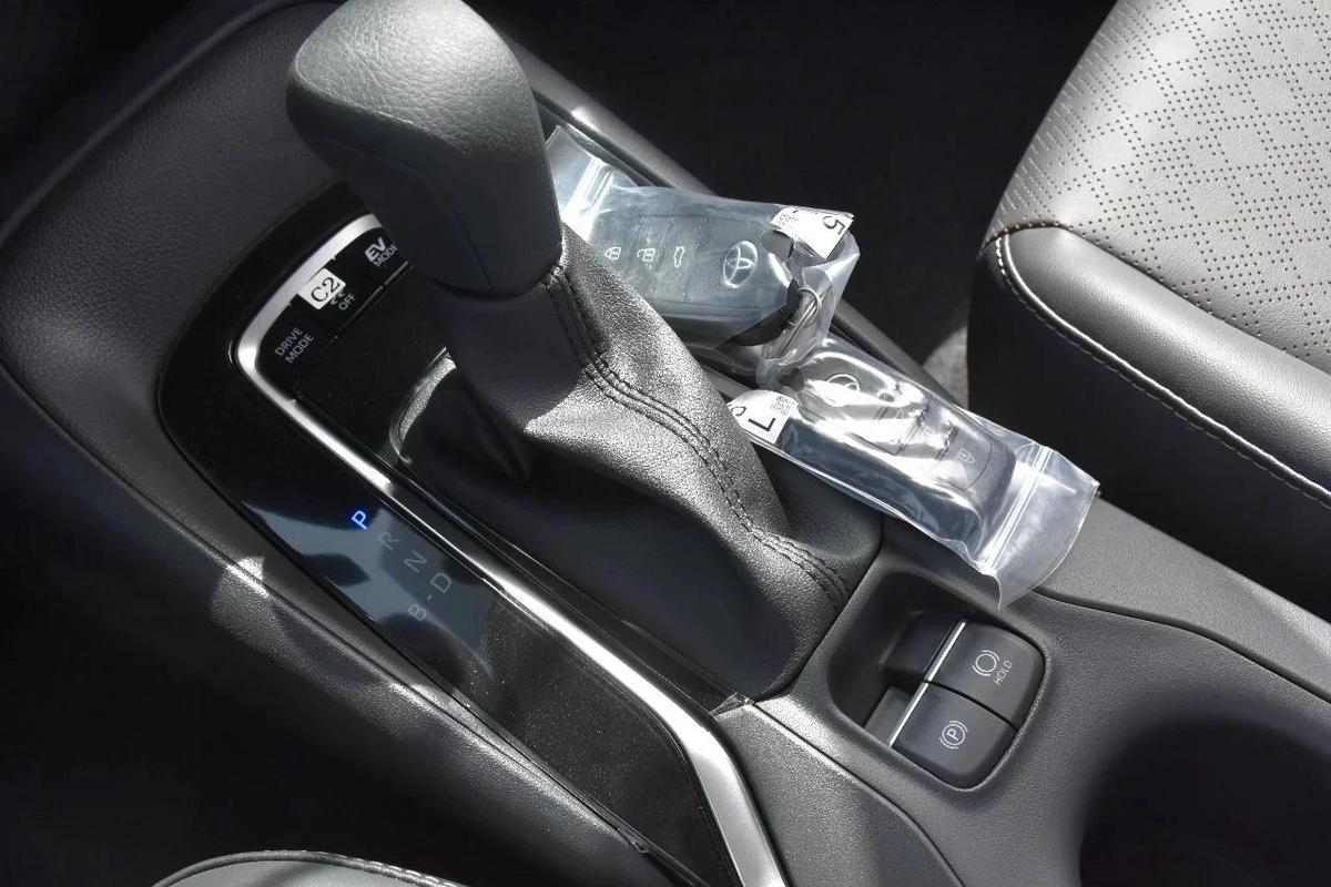 TOYOTA COROLLA HYBRID 2025 | WHITE-4-4