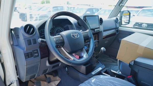 2026 Toyota Land Cruiser 70 Series LC 76 LX - GCC Specs - Brand New!