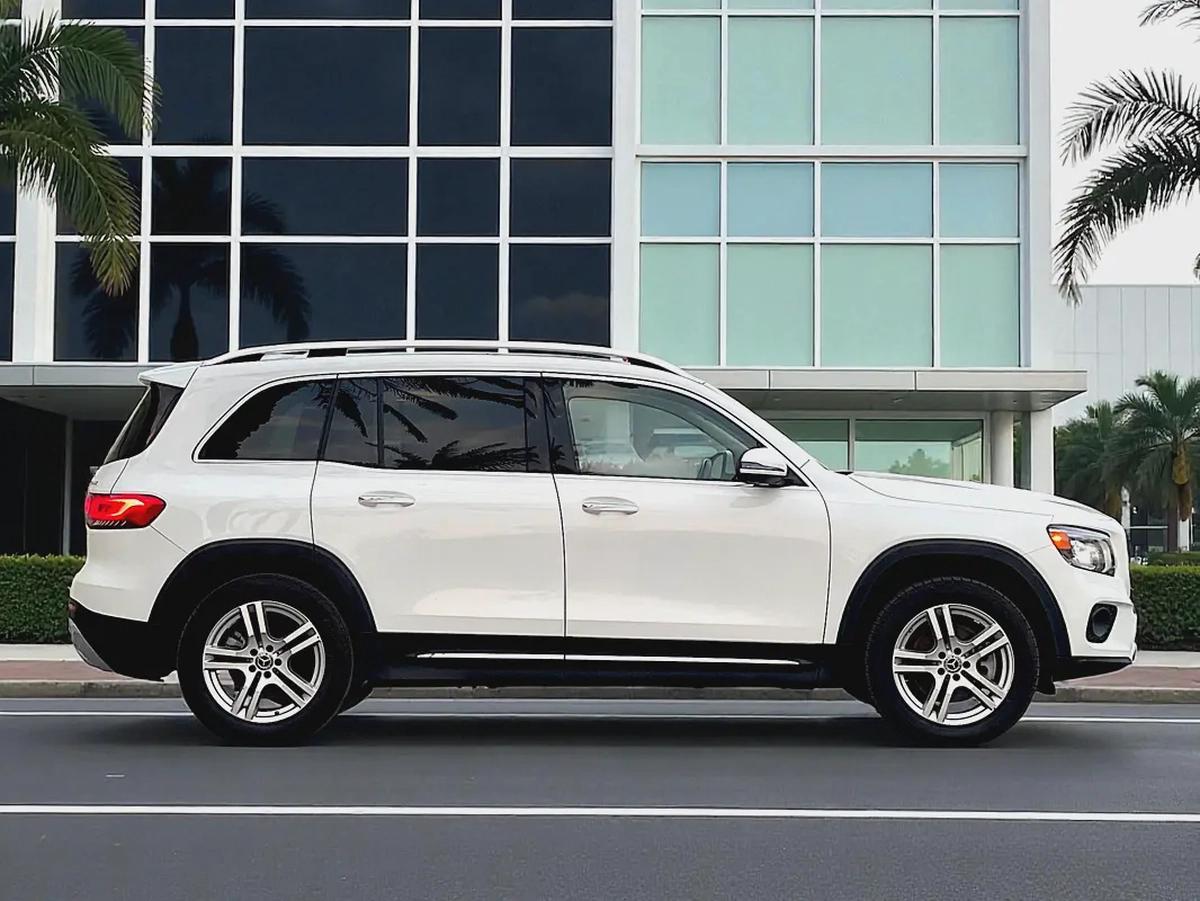 AED 1,560 PM | MERCEDES GLB250 4MATIC| 2023 | ORIGINAL PAINT | LOW MILEAGE| 0% DOWNPAYMENT-3-3