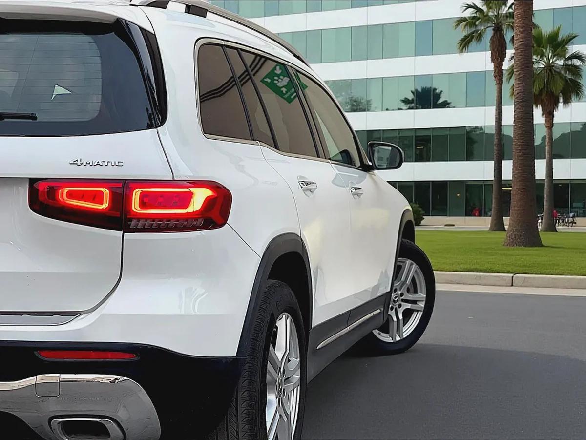 AED 1,560 PM | MERCEDES GLB250 4MATIC| 2023 | ORIGINAL PAINT | LOW MILEAGE| 0% DOWNPAYMENT-8-8