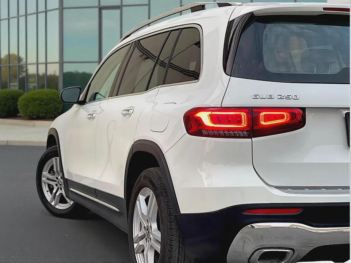 AED 1,560 PM | MERCEDES GLB250 4MATIC| 2023 | ORIGINAL PAINT | LOW MILEAGE| 0% DOWNPAYMENT-9-9