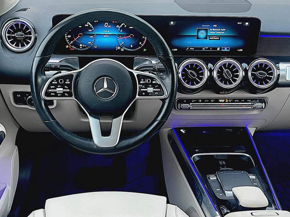 AED 1,560 PM | MERCEDES GLB250 4MATIC| 2023 | ORIGINAL PAINT | LOW MILEAGE| 0% DOWNPAYMENT-11-11