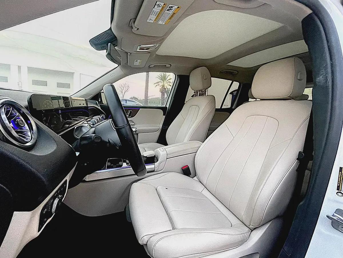 AED 1,560 PM | MERCEDES GLB250 4MATIC| 2023 | ORIGINAL PAINT | LOW MILEAGE| 0% DOWNPAYMENT-17-17
