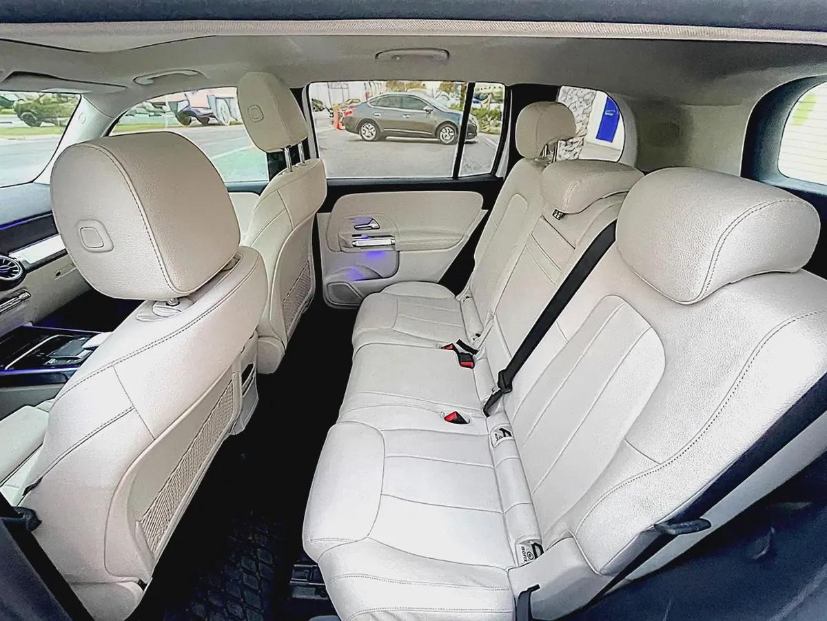 AED 1,560 PM | MERCEDES GLB250 4MATIC| 2023 | ORIGINAL PAINT | LOW MILEAGE| 0% DOWNPAYMENT-18-18