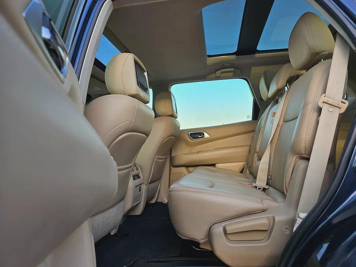 Nissan Pathfinder 2016 SV TOP With Panoramic 4WD Navigation Premium Condition With Low KM-8-8