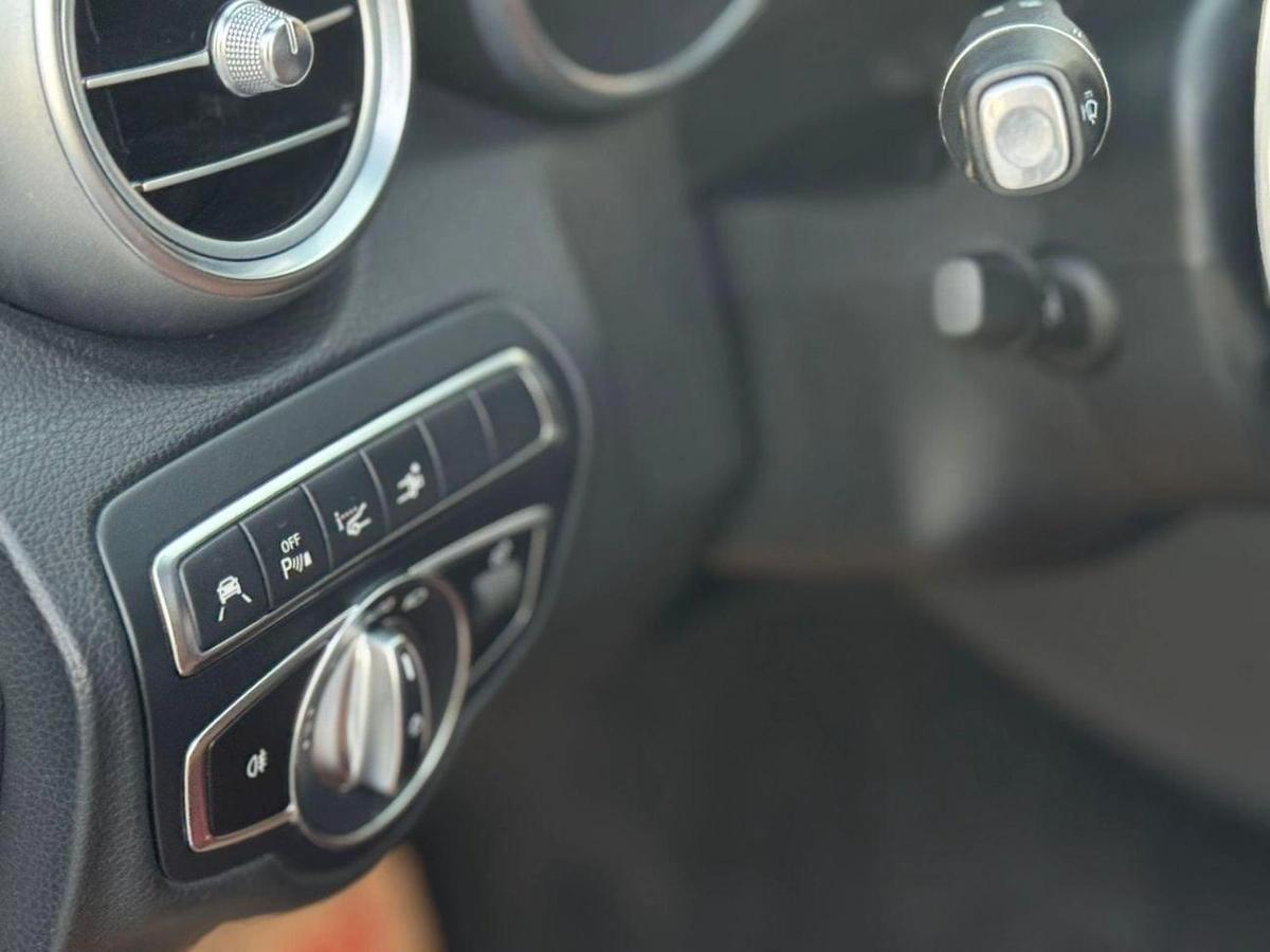 Mercedes-Benz C 43 AMG Std 3.0L-8-8