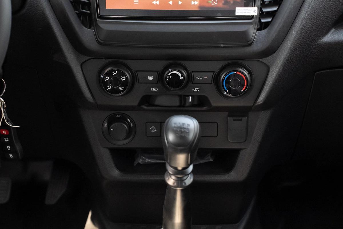 ISUZU DMAX RG CREW 1.9L PICKUP 4x4 MANUAL 2026 WHITE DIESEL-24-24