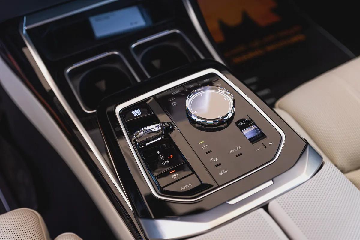 BMW 735i Luxury + M Kit – 2026 | Brand New | GCC | AED 410,000-9-9