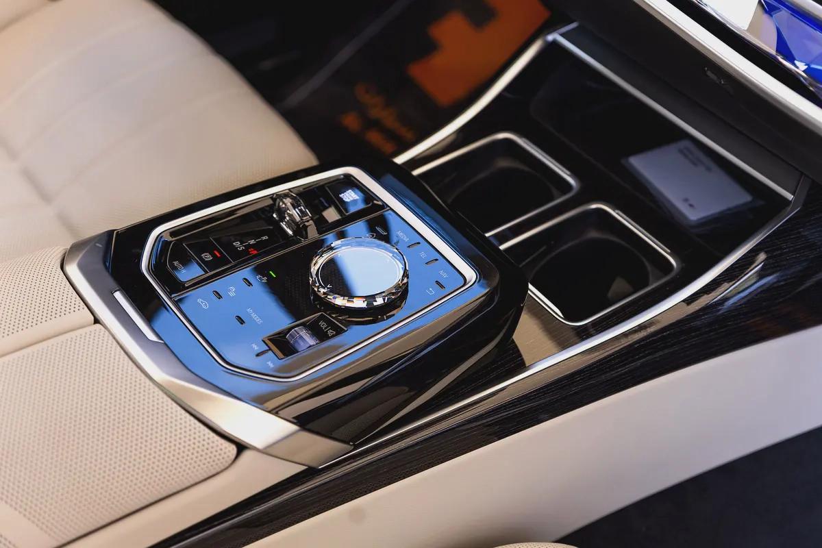 BMW 735i Luxury + M Kit – 2026 | Brand New | GCC | AED 410,000-12-12