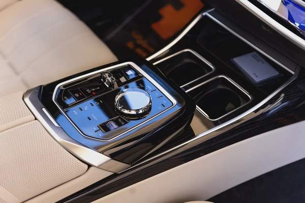 BMW 735i Luxury + M Kit – 2026 | Brand New | GCC | AED 410,000