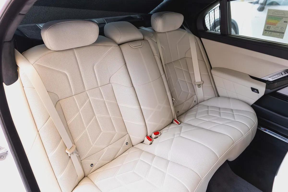 BMW 735i Luxury + M Kit – 2026 | Brand New | GCC | AED 410,000-13-13