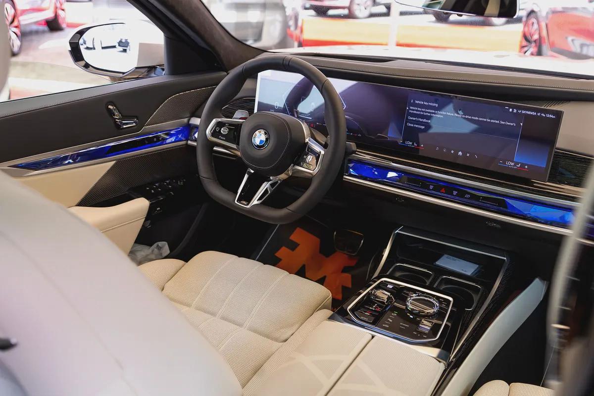 BMW 735i Luxury + M Kit – 2026 | Brand New | GCC | AED 410,000-15-15
